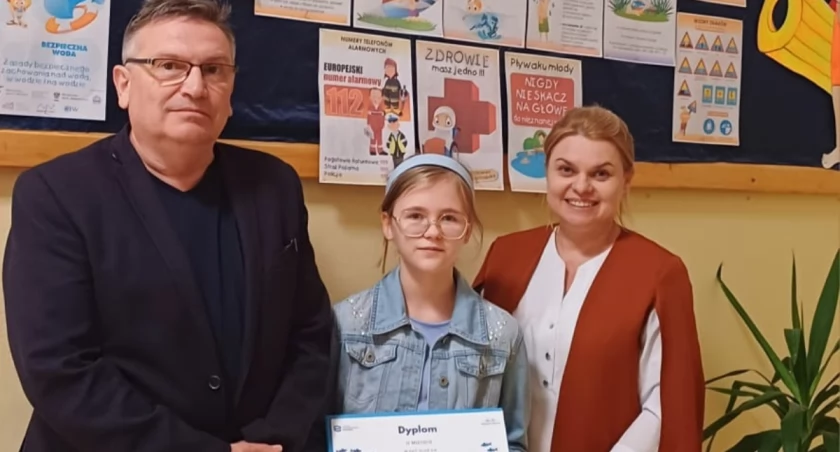 W konkursie fotograficznym zrealizowanym w ramach projektu „Aktywni Błękitni” szóstoklasistce z SP w Krasiczynie Aleksandrze Kowalskiej przypadło w udziale 2. miejsce w województwie./ FOT. SP w Krasiczynie
