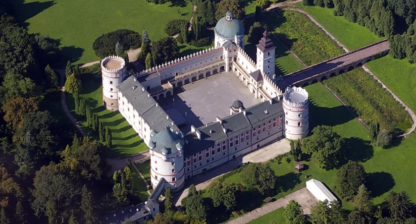 Nowymi oddziałami przemyskiego muzeum będą m.in. dwie baszty krasiczyńskiego zamku – Szlachecka i Królewska. Fot. loboviusz