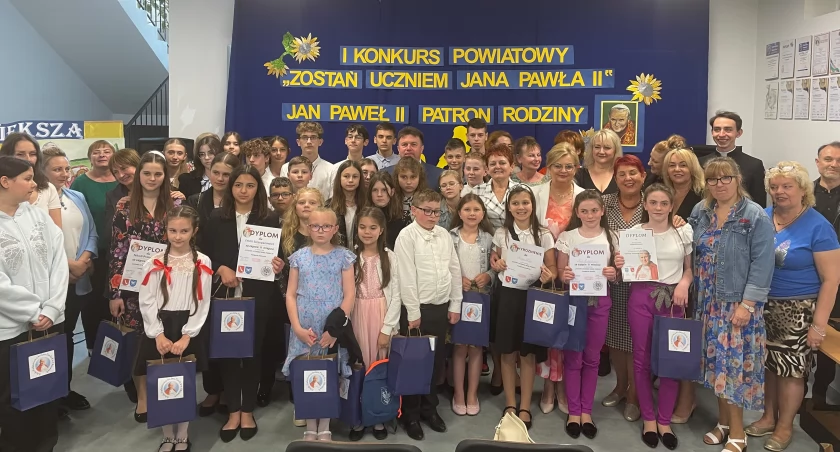 Wspólne zdjęcie laureatów./ FOT. SP w Olszanach
