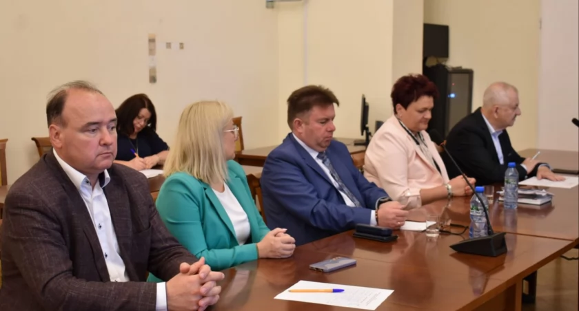 Podczas pierwszego konwentu wójtów i burmistrzów, zorganizowanego w przemyskim starostwie, wspólnych tematów, wymagających wzajemnego wsparcia i patrzenia na powiat jako całość, nie brakowało./ FOT. Starostwo Powiatowe w Przemyślu