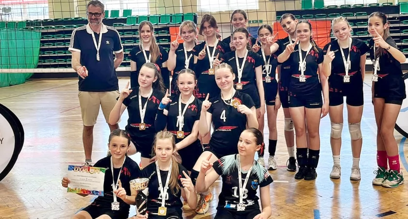 Mistrzynie Podkarpacia Igrzysk Młodzieży Szkolnej w siatkówce – Szkoła Podstawowa nr 15 w Przemyślu. Fot. zbiory własne