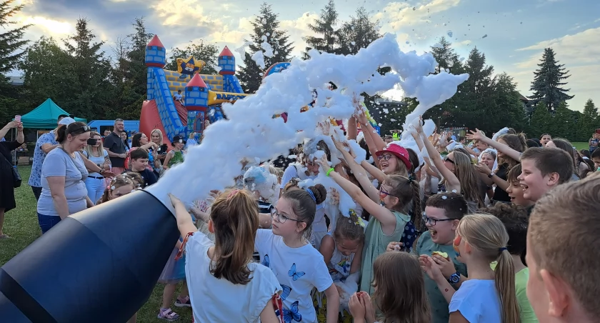 Na finał zaproszono wszystkich na szaleństwa w pianie w postaci „Piana party”, połączonego z tanecznymi rytmami./ FOT. U. Gielo