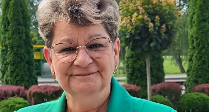 – Trafiłam do klubu 4 miesiące po diagnozie. To było 21 lat temu. Pierwsze kroki stawiałam nieśmiało. Przyszłam po prostu zobaczyć, jak tu jest. Zobaczyłam radosne, uśmiechnięte i rozgadane dziewczyny. Zaraziły mnie tą swoją dobrą energią i jestem z amazonkami do dziś – mówi Małgorzata Barańska, prezes „Przemyskiego Klubu Amazonki”. / FOT. U. Gielo