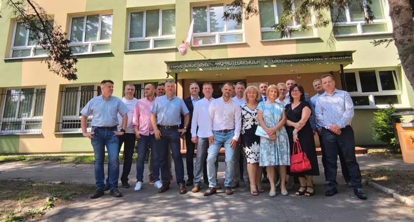 Spotkali się po latach od zdania matury... Fot. zbiory własne