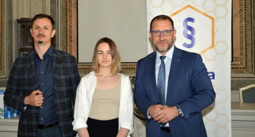 Na podstawie zdobytych punktów wyłoniono laureatów, honorując ich nagrodami (pamiątkowymi gadżetami od Urzędu Miejskiego w Przemyślu i nagrodą ufundowaną przez Fundację „Pasieka” dla zwycięzcy)./ FOT. UM w Przemyślu