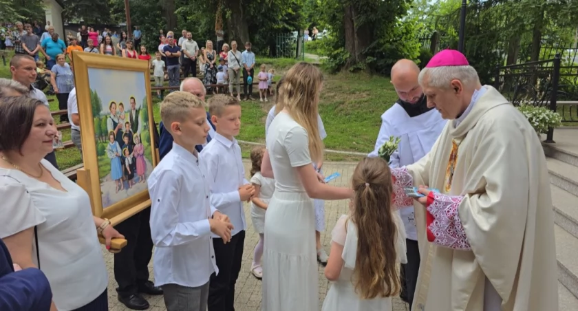 Wspólnej eucharystii przewodniczył bp Stanisław Jamrozek, biskup pomocniczy archidiecezji przemyskiej, który sam również pochodzi z rodziny wielodzietnej. Zachęcał, by na życie ludzkie patrzeć jako na wielką wartość.