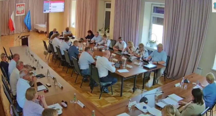 Temperatura sesji podniosła się w punkcie wolne wnioski. Radni sypnęli pytaniami i wskazali co najmniej kilka pilnych do załatwienia kwestii./ FOT. nagranie