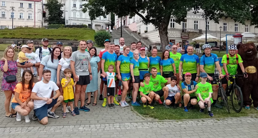 W wielkim wyzwaniu dwójki przemyślan towarzyszyła im spora grupa kibiców i przyjaciół. Fot. zbiory własne