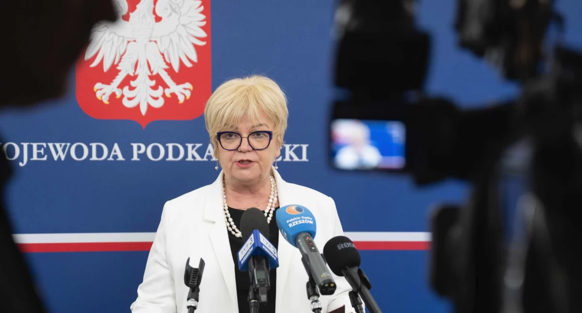 – Gminy mogą otrzymać środki w wysokości do 300 tysięcy złotych na zaadoptowanie takich pomieszczeń czy na zakup wyposażenia. Dodatkowo otrzymają również środki na pokrycie kosztów funkcjonowania. To kwota 8 tysięcy złotych miesięcznie na jednego opiekuna – wyjaśniła wojewoda podkarpacki Teresa Kubas-Hul. Fot. PUW Rzeszów