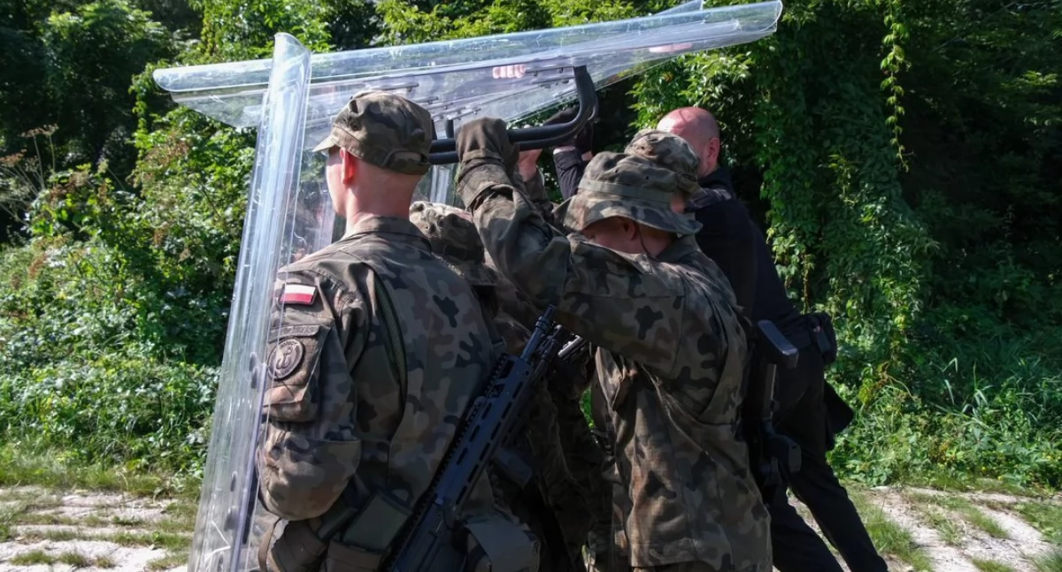 Przedefiniowaniu sposobu i celu żołnierskiej służby miały służyć wspólne ćwiczenia policji i żołnierzy 20. Przemyskiej Brygady Obrony Terytorialnej, które odbyły się w Przemyślu. Fot. WOT