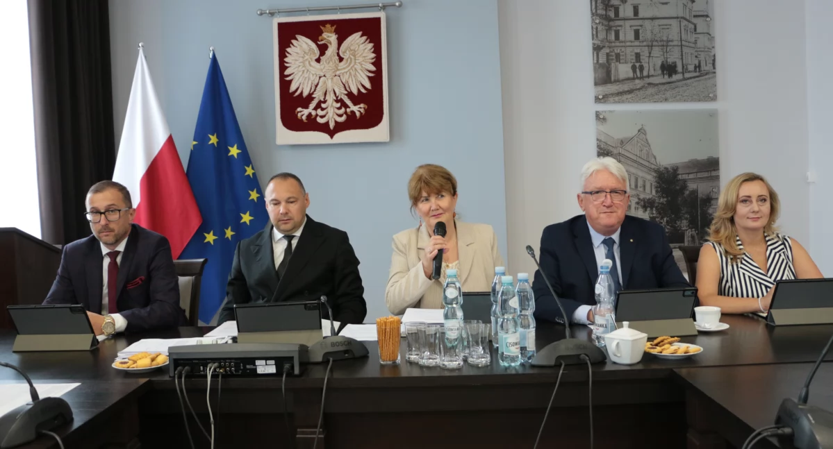 Na ostatniej sesji rady powiatu radni ustalili m.in. nowe, korzystniejsze stawki i zasady wypłaty diet./ FOT. Starostwo Powiatowe w Jarosławiu