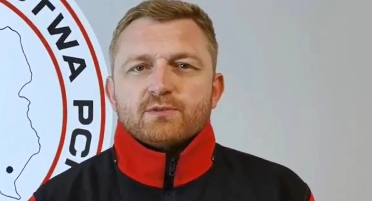 Z roku na rok zmienia się forma pielgrzymowania. Coraz mniej osób pielgrzymuje na kalwaryjskie wzgórze pieszo, coraz więcej dojeżdża samochodami. Ci, którzy wybierają się pieszo w kilkudniową wędrówkę, wiedzą, że mogą liczyć wyłącznie na to, co mają w plecaku i są zdecydowanie lepiej przygotowani na różnego rodzaju okoliczności niż pielgrzymi, którzy na kalwaryjskie wzgórze docierają samochodami – mówi Łukasz Szaruga, szef Grupy Ratownictwa PCK w Przemyślu./ FOT. archiwum ŻP