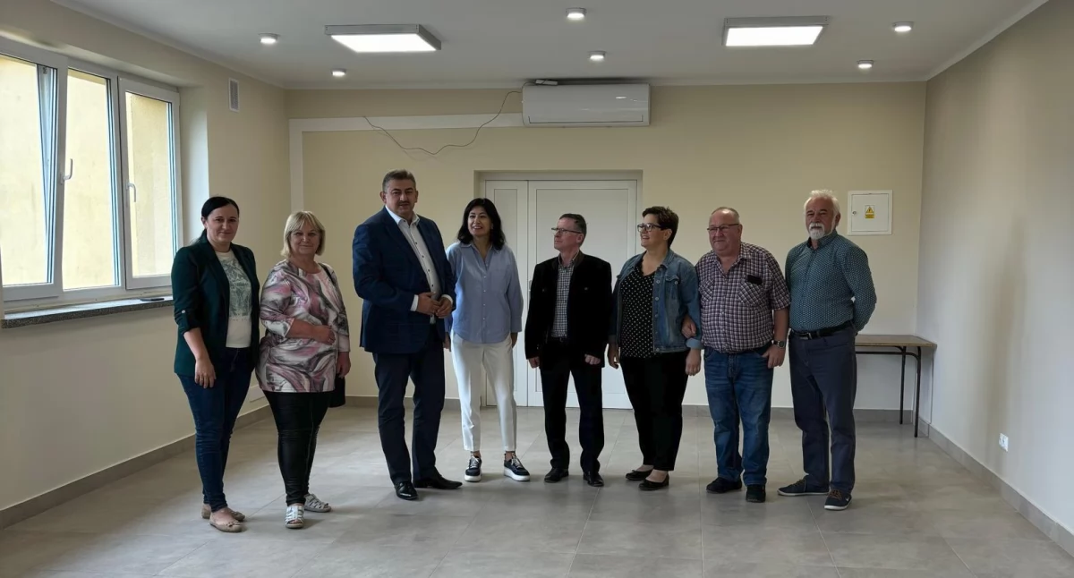 Remont sali zebrań w Domu Strażaka w Sieteszy pochłonął nieco ponad 86 tys. 634 zł. Za kwotę 962,23 zł udało się też pomalować dużą salę w budynku. Teraz wnętrza prezentują się komfortowo./ FOT. UMiG Kańczuga