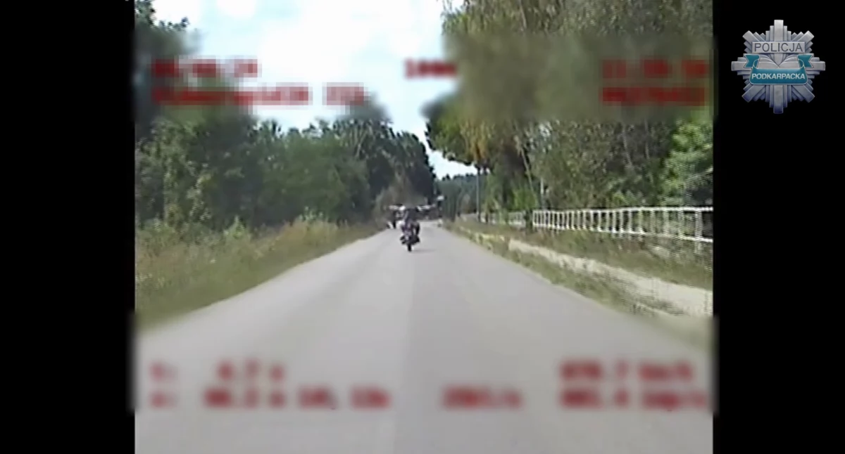 Kadr z policyjnego wideorejestratora. Filmik opublikowany przez Podkarpacką Policję. 