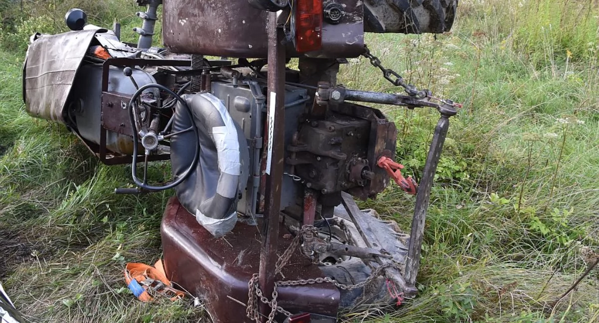 Wypadki / kolizje, Zginął przygnieciony przez traktor Tragedia Kramarzówce - zdjęcie, fotografia