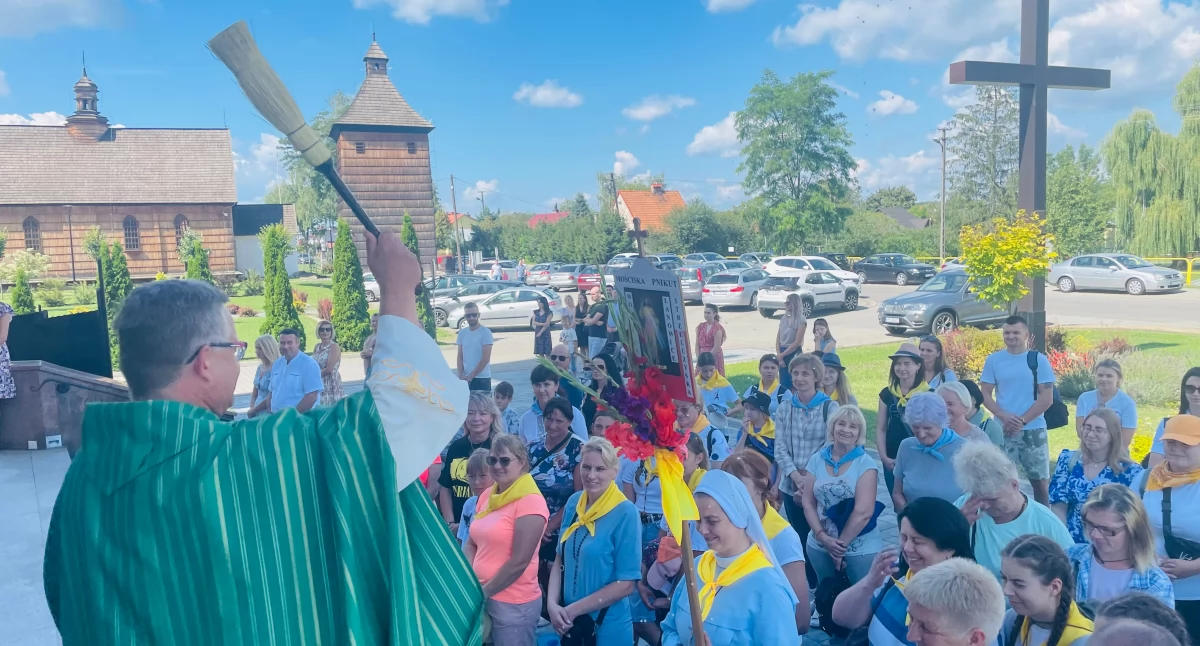 Kościół i święta, Lwowa Pnikuta pielgrzymują intencji wolności pokoju [ZDJĘCIA] - zdjęcie, fotografia