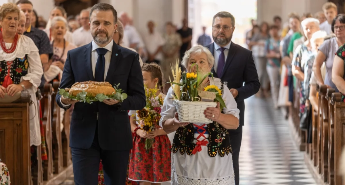 W Sanktuarium Grobu Bożego poświęcono bochen z tegorocznych zbóż./ FOT. Starostwo Powiatowe w Przeworsku