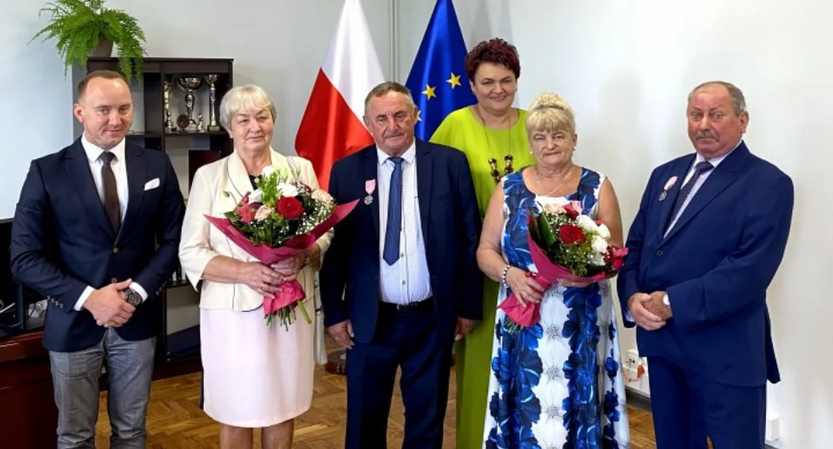 Na dalsze lata wspólnej małżeńskiej drogi życzono parom przede wszystkim miłości, ale też zdrowia, wielu uśmiechów i niezapomnianych chwil wśród najbliższych./ FOT. UMiG Bircza