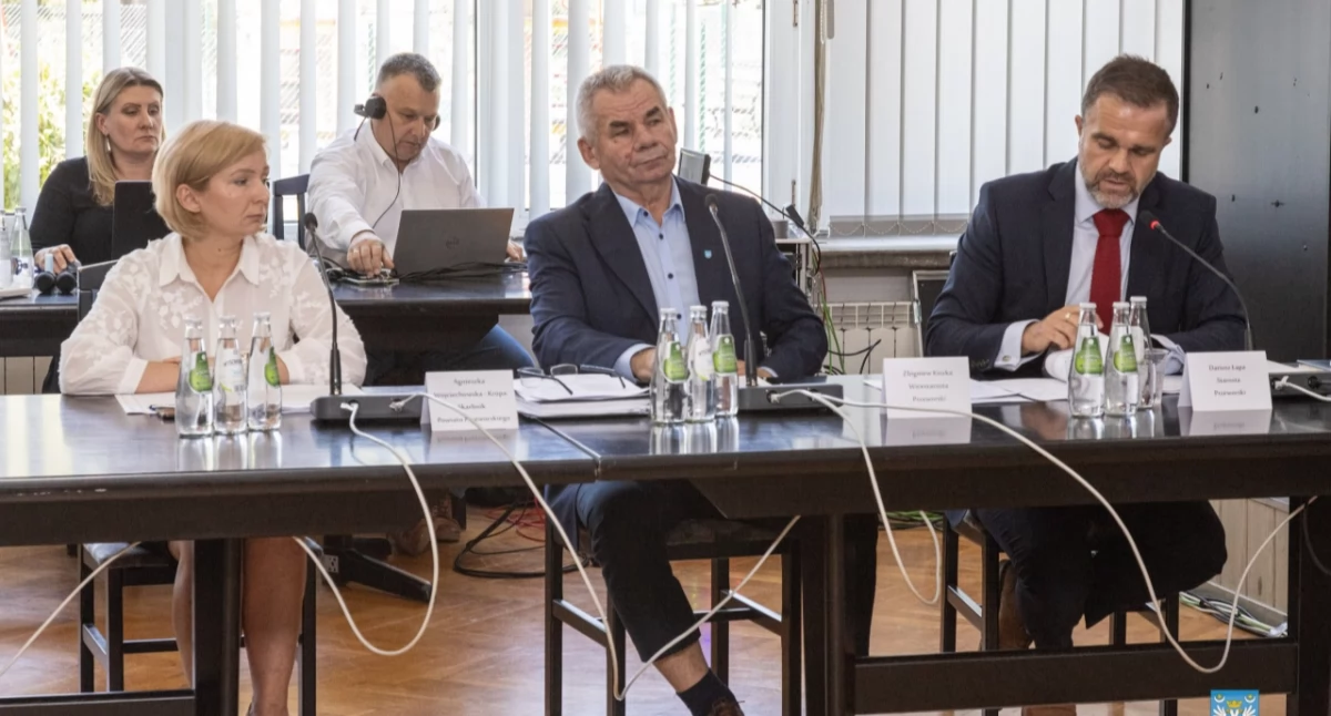 Ustalenie składu komisji, która będzie odpowiedzialna za wyłonienie dyrektora SP ZOZ w Przeworsku nie obyło się bez kontrowersji i wywołało dyskusję w przedmiotowej sprawie./ FOT. Starostwo Powiatowe w Przeworsku