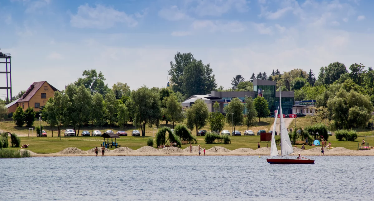 Budowa kompleksu wodno-rekreacyjnego nad ZEK-iem ma się przyczynić do wzbogacenia oferty turystycznej, rekreacyjnej i sportowej w mieście, ale też  wydłużyć sezon turystyczny. Na to liczy miejscowy samorząd./ FOT. archiwum ŻP