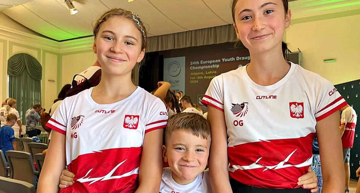 Marika i Oliwia Gancarz z klubu Warcaby z Pasją Futory zdobyły cztery medal mistrzostw Europy. W środku ich młodszy brat Leo. Fot. zbiory własne
