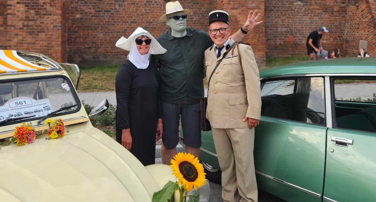 Przemyska załoga Citroena 2CV, popularnej „Cytrynki”, czyli Małgorzata i Maciej Kuligowscy wyjechali z miasta pierników z dwoma pucharami! Fot. ze zbiorów Macieja Kuligowskiego