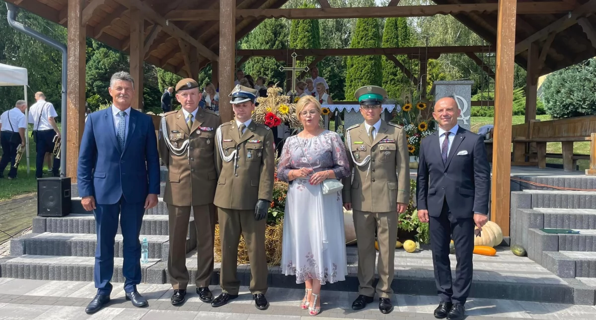 Pierwsze skrzypce podczas wydarzenia grali przedstawiciele poszczególnych formacji mundurowych z całego powiatu przemyskiego. Nie zabrakło też przedstawicieli powiatowego samorządu./ FOT. A. Bembenek