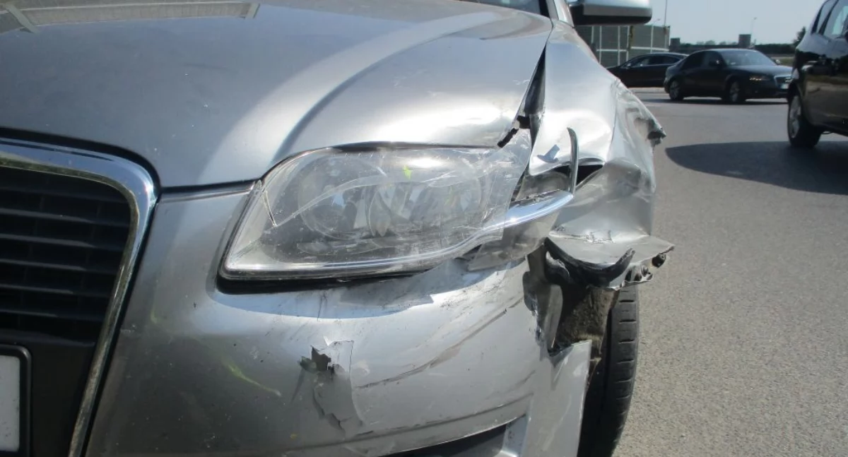 Kierujący bmw 49-letni mieszkaniec Jarosławia, w wyniku nieprawidłowej zmiany pasa ruchu, wjechał w audi. / FOT. KPP Jarosław