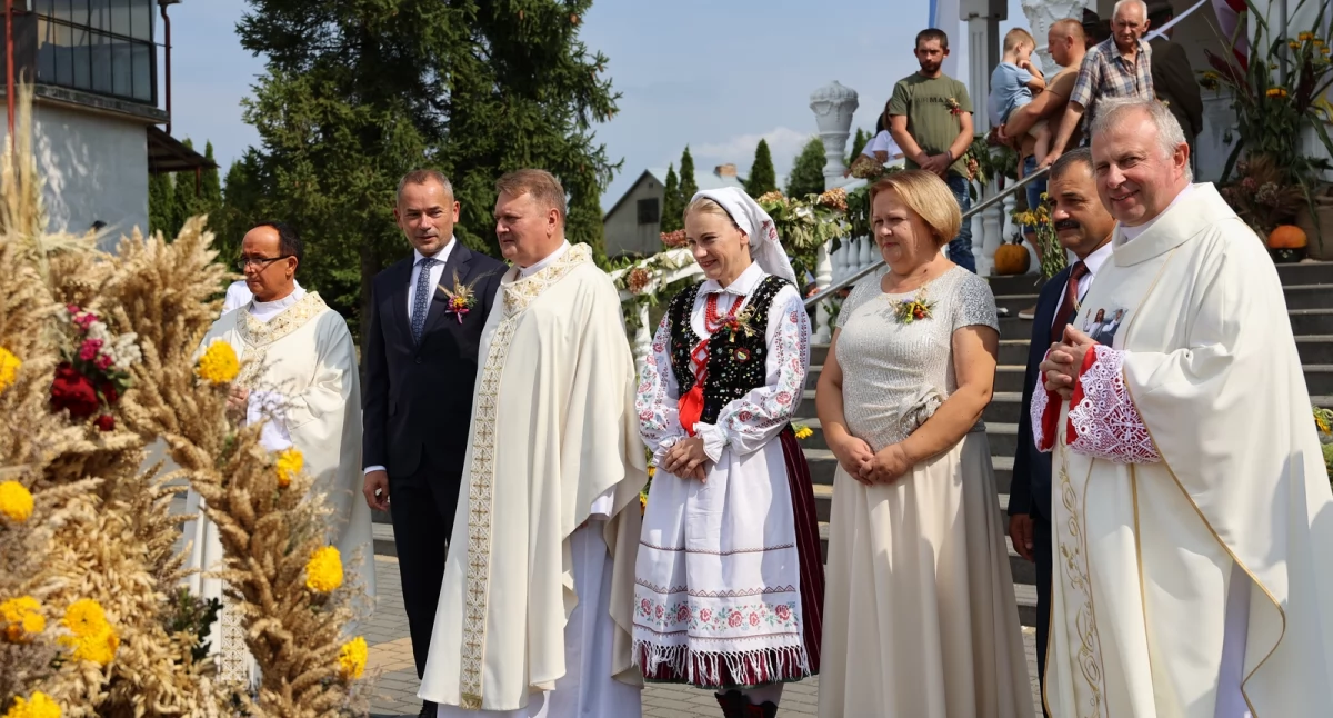 Uroczystości zainaugurowała  msza święta dziękczynna, odprawiona w kościele w Krowicy Samej pod przewodnictwem ks. kan. Andrzeja Stopyry – dziekana dekanatu lubaczowskiego./ FOT. UG Lubaczów