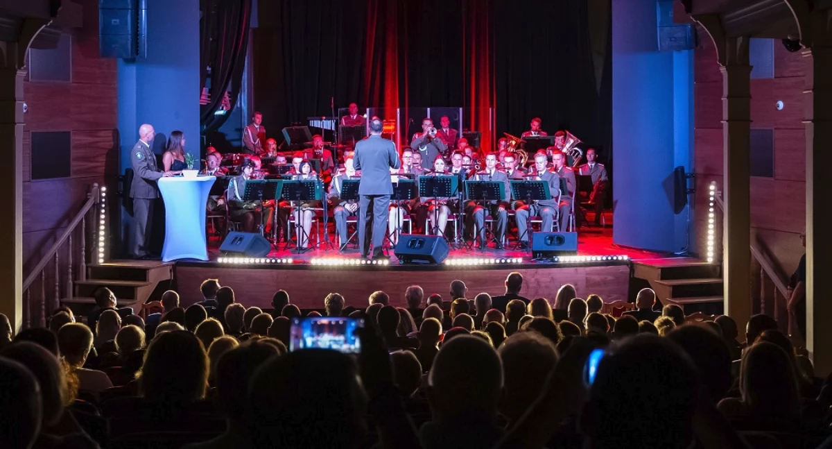 Koncert odbył się w ramach Dni Patrona Miasta Przemyśla Świętego Wincentego. W ramach muzycznego spektaklu wybrzmiały utwory m.in.: Włodzimierza Korcza, Hansa Zimmera, Henryka Warsa i Jana Kantego Pawluśkiewicza. Fot. BiOSG Przemyśl