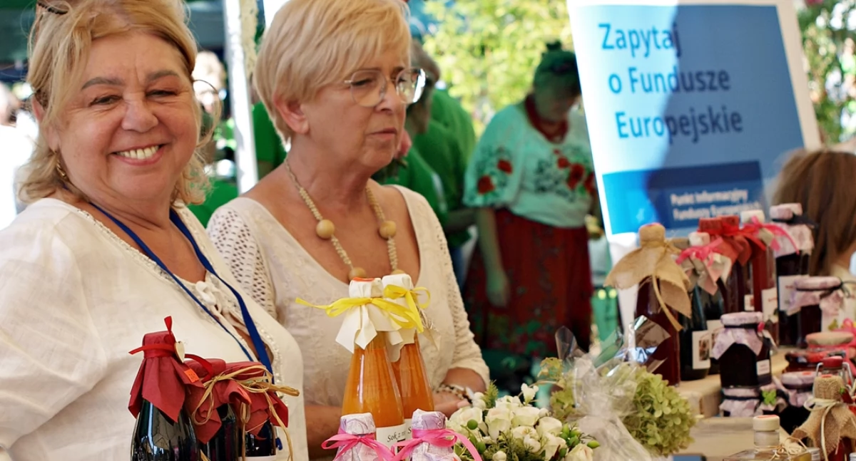 8 września br. dereń jadalny odmieniany i przerabiany był w Arboretum w Bolestraszycach na wszelkie sposoby. Fot. Mariusz Godos
