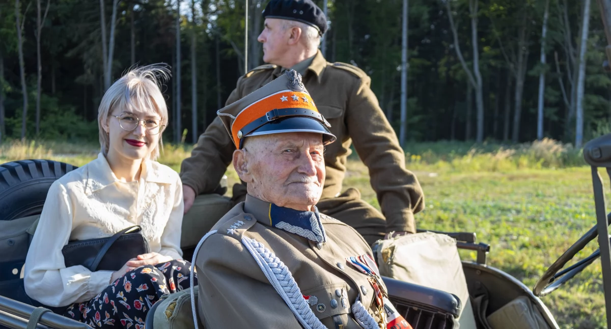 Kapitan w stanie spoczynku Tadeusz Lutak ps. „Pancerz” skończył 107 lat! Przed wybuchem II wojny światowej dostojny jubilat służył i ukończył szkołę podoficerską w ówczesnym II Batalionie Pancernym w Żurawicy. Fot. Wojciech Gumienny