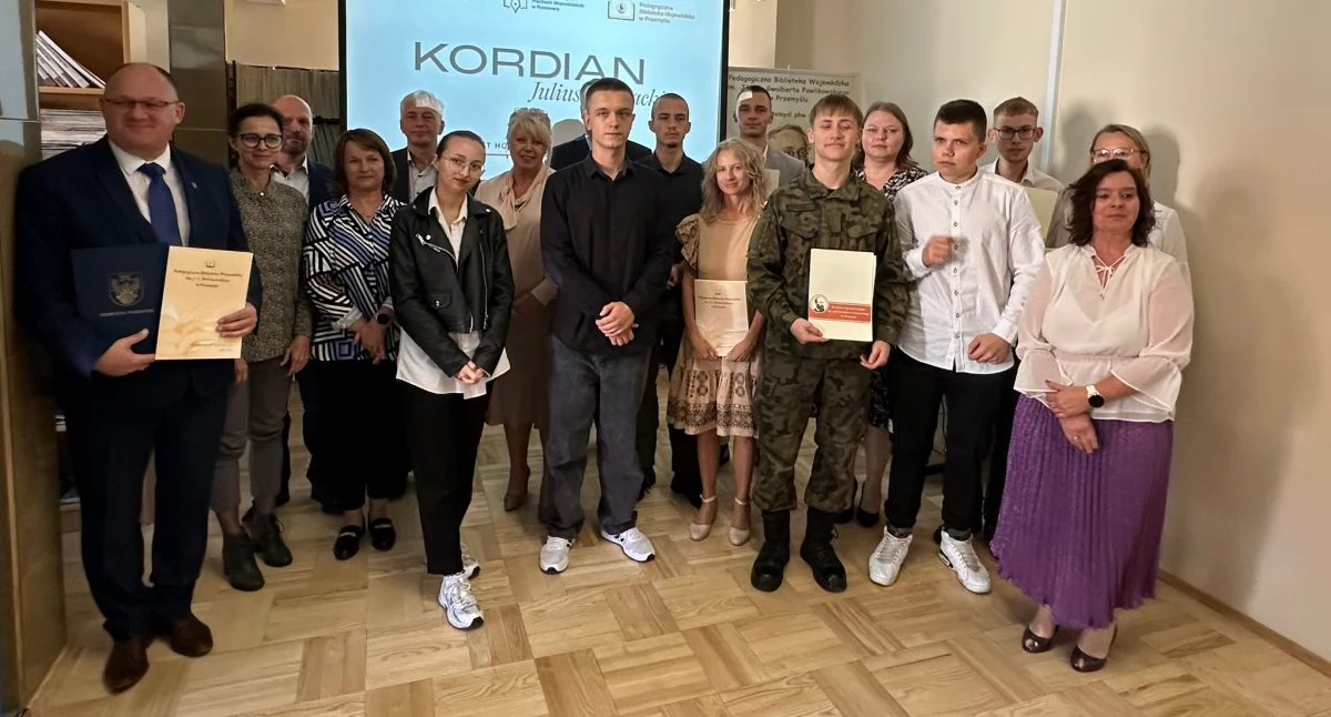 Uczestnicy Narodowego Czytania w Pedagogicznej Bibliotece Wojewódzkiej w Przemyślu./Foto: ZW