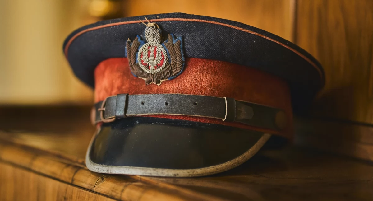 Czapka członka Zakładowej Ochotniczej Straży Pożarnej Cukrowni Przeworsk to ostatni nabytek Muzeum Pożarnictwa – oddziału Muzeum Zespołu Pałacowo-Parkowego w Przeworsku. Fot. Muzeum Pożarnictwa Przeworsk