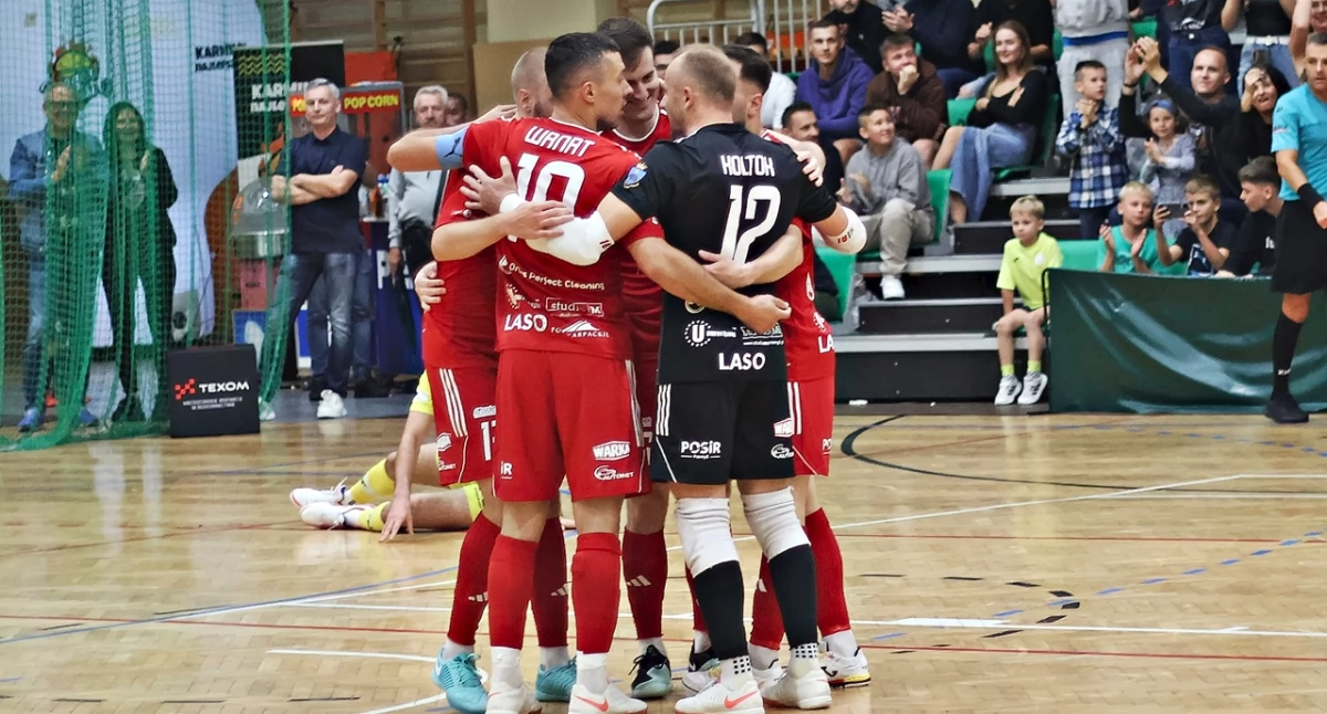 Przemyślane z beniaminkiem z Rudy Śląskiej zdobyli pięć bramek. Czy w kolejnym domowy spotkaniu z innym żółtodziobem – Red Devils Chojnice będą mieć powody do radości? Okaże się w sobotni wieczór. Fot. Grzegorz Gajdzik