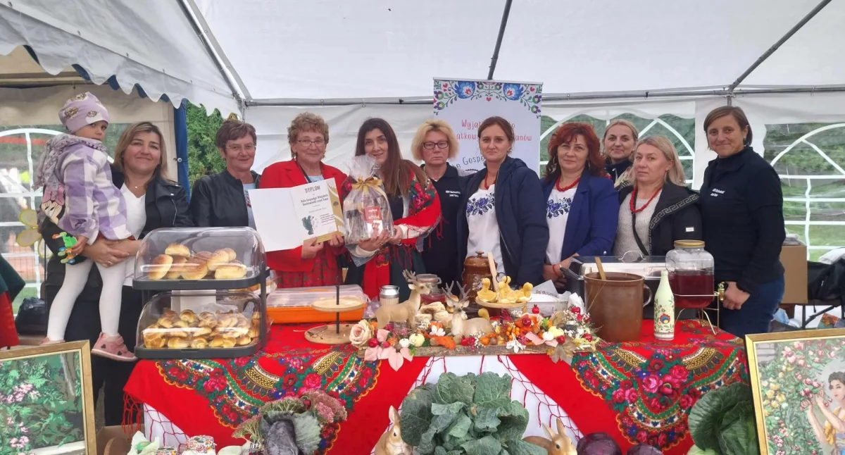 Z tegorocznym wyzwaniem kulinarnym najlepiej poradziły sobie panie z KGW w Reczpolu, które zajęły 1. miejsce, otrzymując nagrodę w wysokości 900 zł i nagrodę rzeczową./ FOT. UG Krzywcza