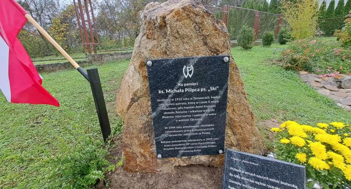 W Tarnawcach po mszy św. odpustowej ku czci św. Aniołów, patronujących tamtejszej świątyni, poświęcono tablicę upamiętniającą niezłomnego duchownego, który niósł pomoc i nadzieję w walce o wolność Ojczyzny./ FOT. U. Gielo