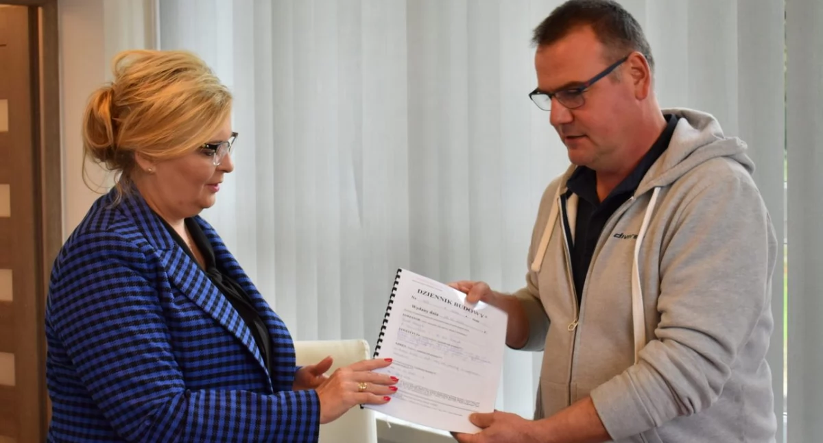 Uroczyste przekazanie terenu pod budowę nowej hali sportowej przy Zespole Szkół im. Aleksandra Fredry w Nienadowej odbyło się w pierwszym tygodniu października./FOT. Starostwo Powiatowe w Przemyślu