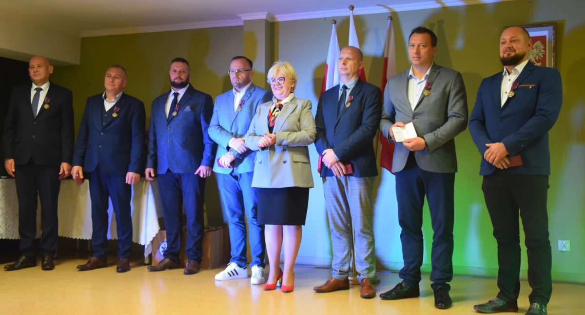 Osoby szczególnie zasłużone w działaniach na rzecz bezpieczeństwa mieszkańców w sytuacji nagłego zagrożenia życia i zdrowia odebrały odznaczenia państwowe, listy gratulacyjne i wyróżnienia./ FOT. WSPR Przemyśl