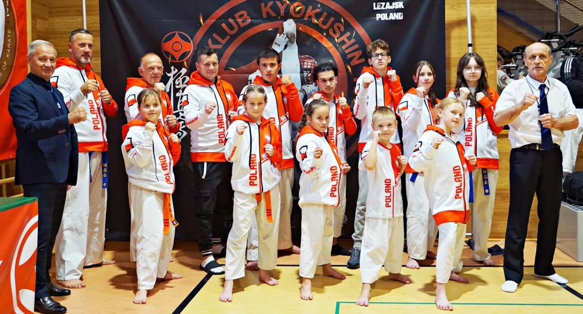 Ekipa Przemyskiego Klubu Karate Kyokushin podczas imprezy w Leżajsku. Fot. zbiory własne