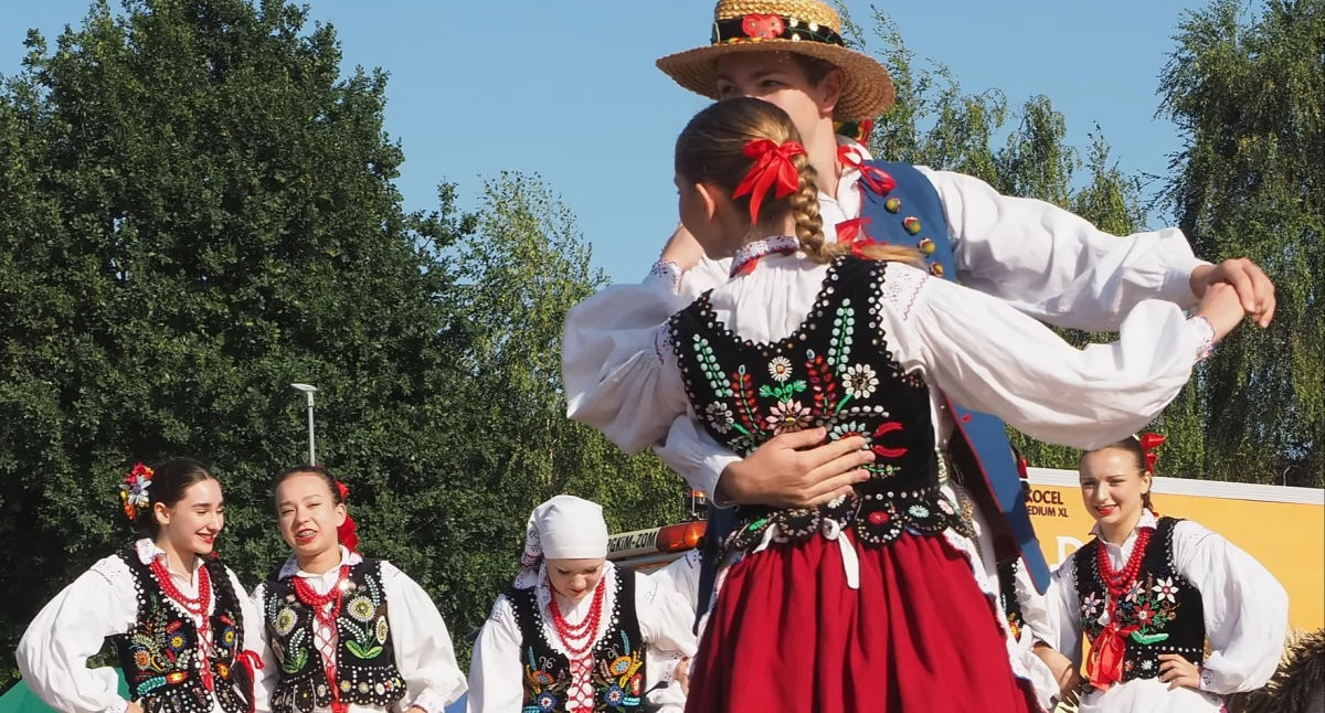 Koncert zainaugurowany zostanie tradycyjnym polonezem, zatańczonym przez absolwentów ogniska. Dlatego poszukiwani są chętni do aktywnego udziału w widowisku. Fot. Starostwo Powiatowe w Jarosławiu