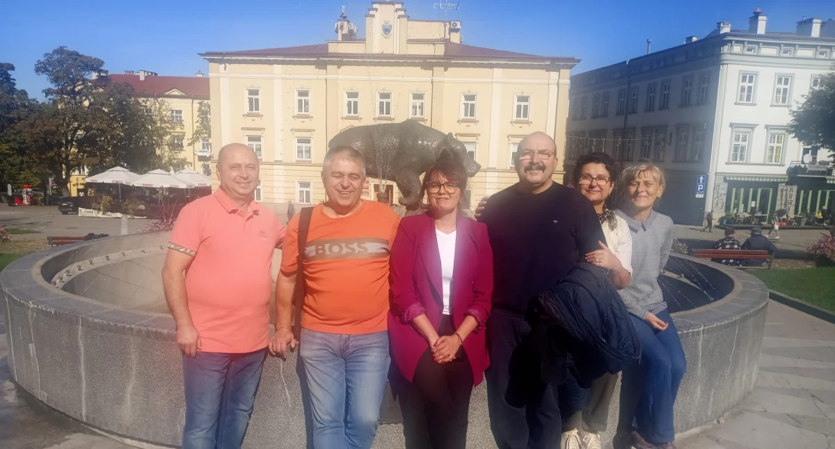 Kierownictwo i pracownicy naukowi Rumuńskiej Akademii Wojskowej w towarzystwie gospodarzy wizyty. Fot. zbiory własne