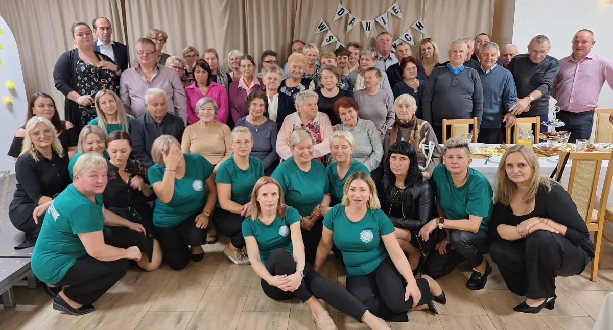 Głównym celem realizowanej w Torkach inicjatywy jest przeciwdziałanie samotności osób starszych, a ma temu służyć zaproszenie ich do wspólnego stołu i celebrowania chwili./ FOT. Stowarzyszenie Mieszkańców Wsi Torki