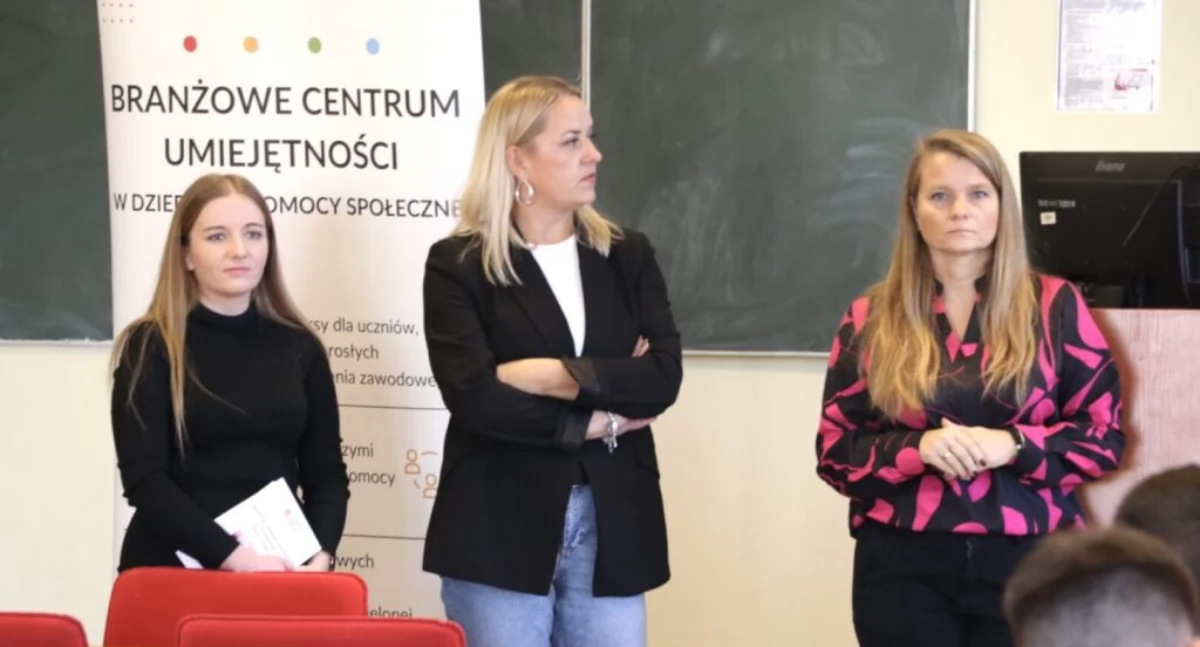 Szkolenia i kursy prowadzone w BCU są odpowiedzią na aktualne potrzeby rynku pracy w obszarze pomocy społecznej. Przedstawicielki Branżowego Centrum Umiejętności w Przemyśli Małgorzata Sielska i Justyna Laryś były niedawno gośćmi Dni Kariery zorganizowanych na przemyskiej PANS. / FOT. G. Gajdzik PANS