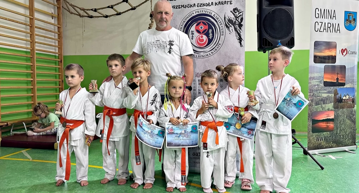 Część reprezentacji Shinkyokushin Przemyśl Karate Club podczas zawodów w Zagórzu. Fot. zbiory własne