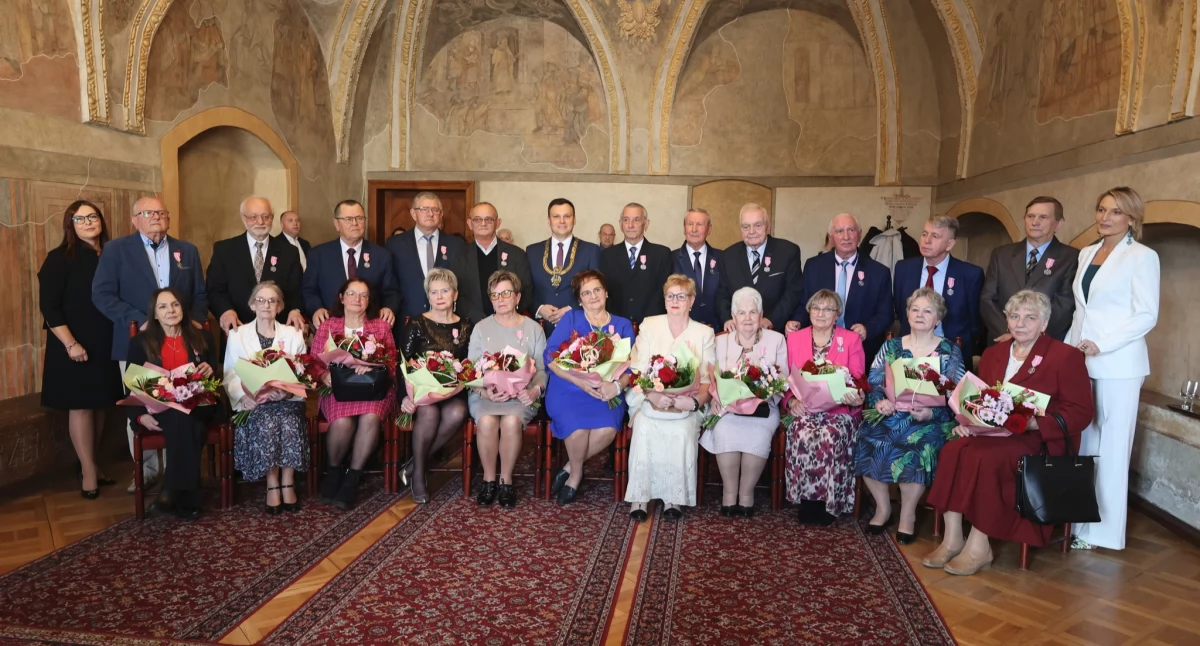 Nie wszystkie pary są w stanie wypracować tak piękny staż, jaki udało się osiągnąć 12 parom z terenu Jarosławia./ FOT. UM Jarosław