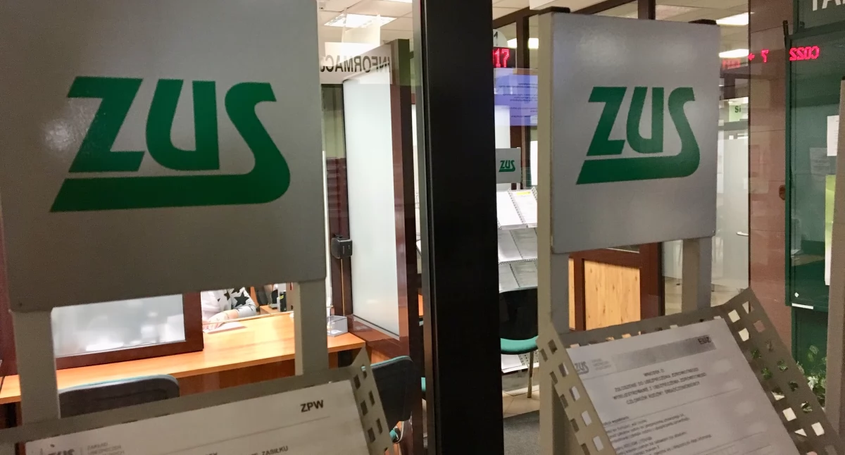 Pieniądze, Redakcyjny dyżur emerytalno rentowy Zadzwoń pracownika - zdjęcie, fotografia