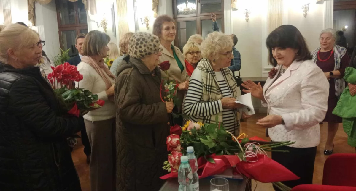Janina Cieleń i uczestnicy spotkania./Zdjęcia: Małgorzata Żak-Lorenowicz