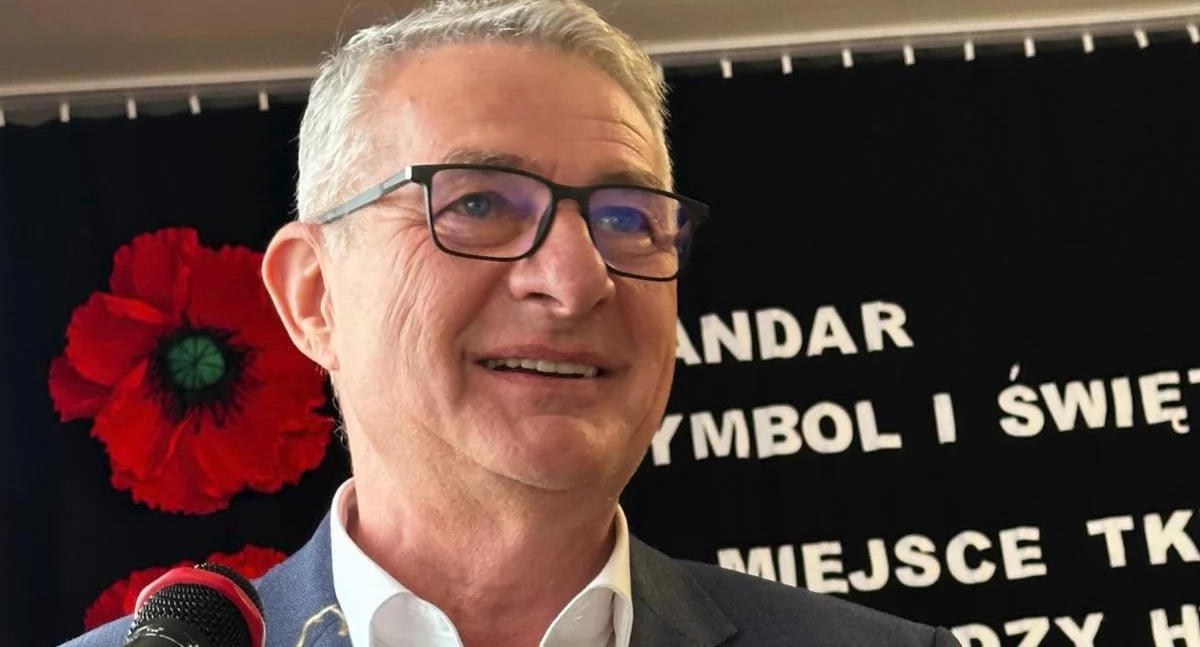 – Warto sprzeciwiać się mowie nienawiści, stawać po stronie słabszych, być w awangardzie ludzi ceniących humanistyczne wartości, uniwersalne zasady i życiowe idee. Warto też mieć odwagę, by publicznie piętnować tych, którzy sieją nienawiść, którzy propagują działania niezgodne z prawem, którzy głoszą bzdurne teorie lub powielają fałszywe informacje, działając tym samym na szkodę państwa – powiedział poseł Marek Rząsa. Fot. zbiory własne
