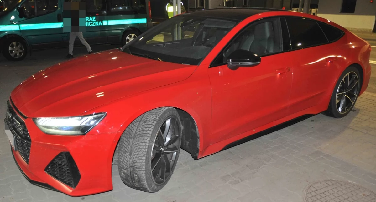 Skradzione audi ujawnione podczas odprawy granicznej to bogato wyposażonego model RS7. / FOT. BiOSG